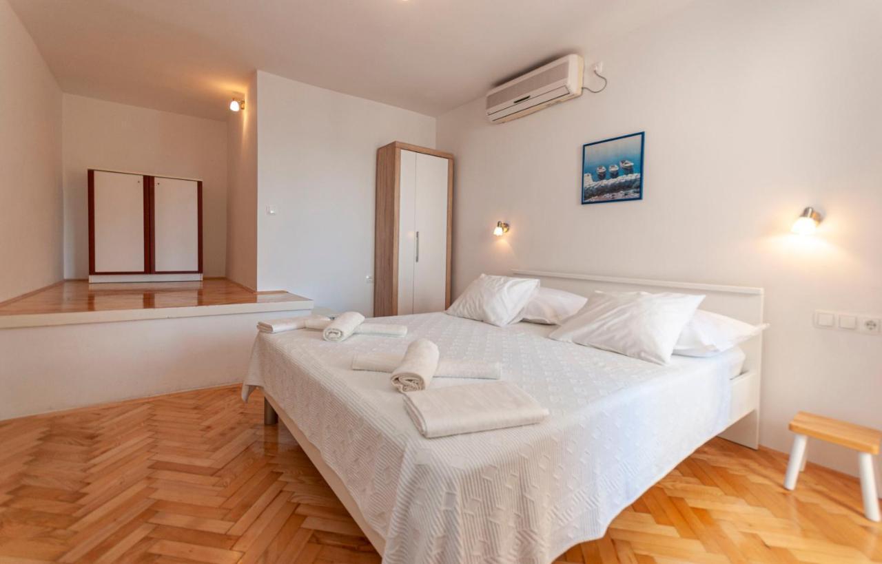 Apartments And Rooms Nikola Omis Exterior photo
