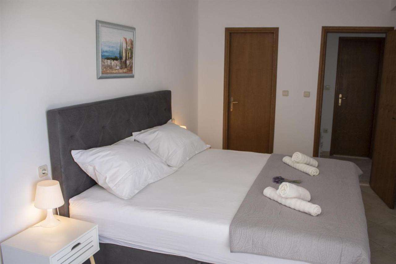 Apartments And Rooms Nikola Omis Exterior photo