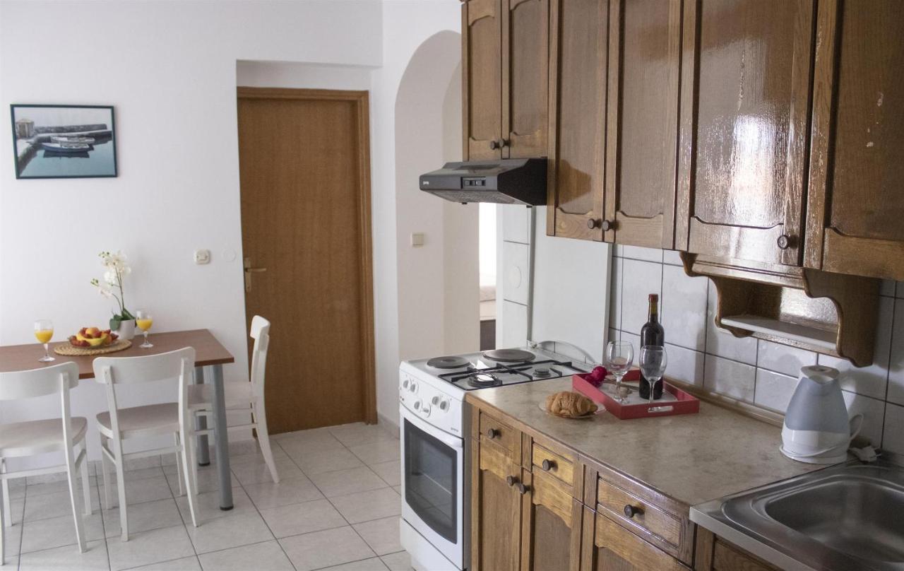 Apartments And Rooms Nikola Omis Exterior photo