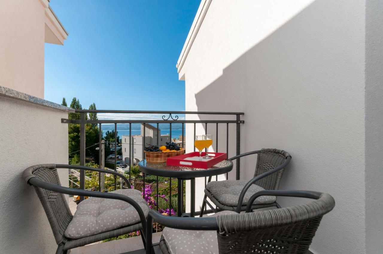 Apartments And Rooms Nikola Omis Exterior photo