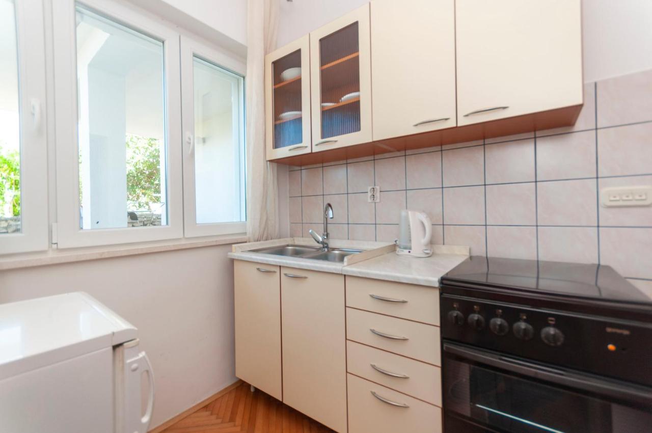 Apartments And Rooms Nikola Omis Exterior photo