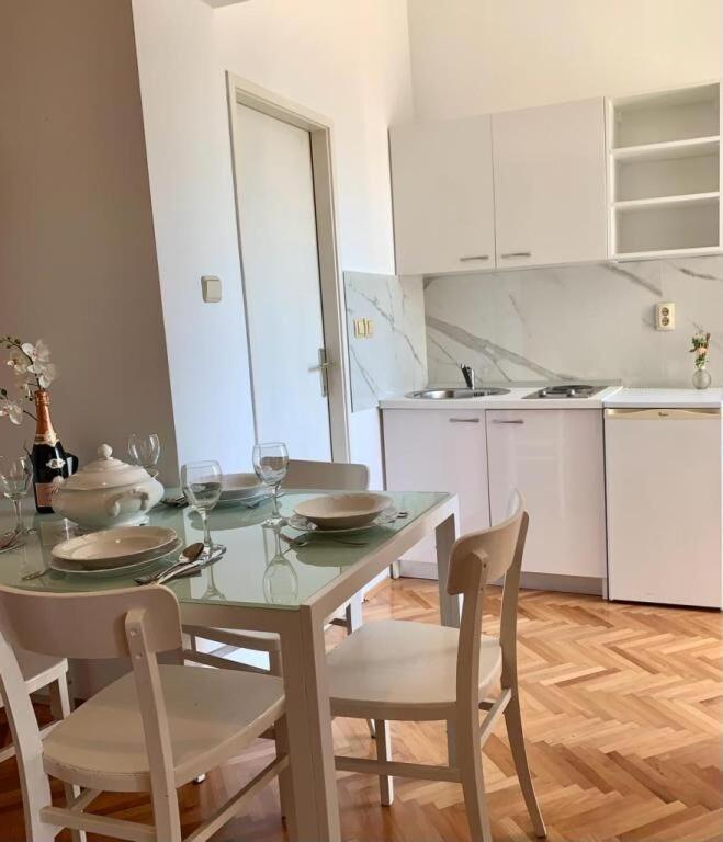 Apartments And Rooms Nikola Omis Exterior photo
